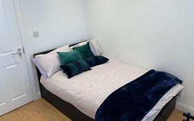 Double Room With Shared Bathroom In Private Self-Contained Flat You Will Share With One Other Person In Family House 2 Minutes Walk From Tufnell Park Tube Station 15 Minutes Walk From Camden Town